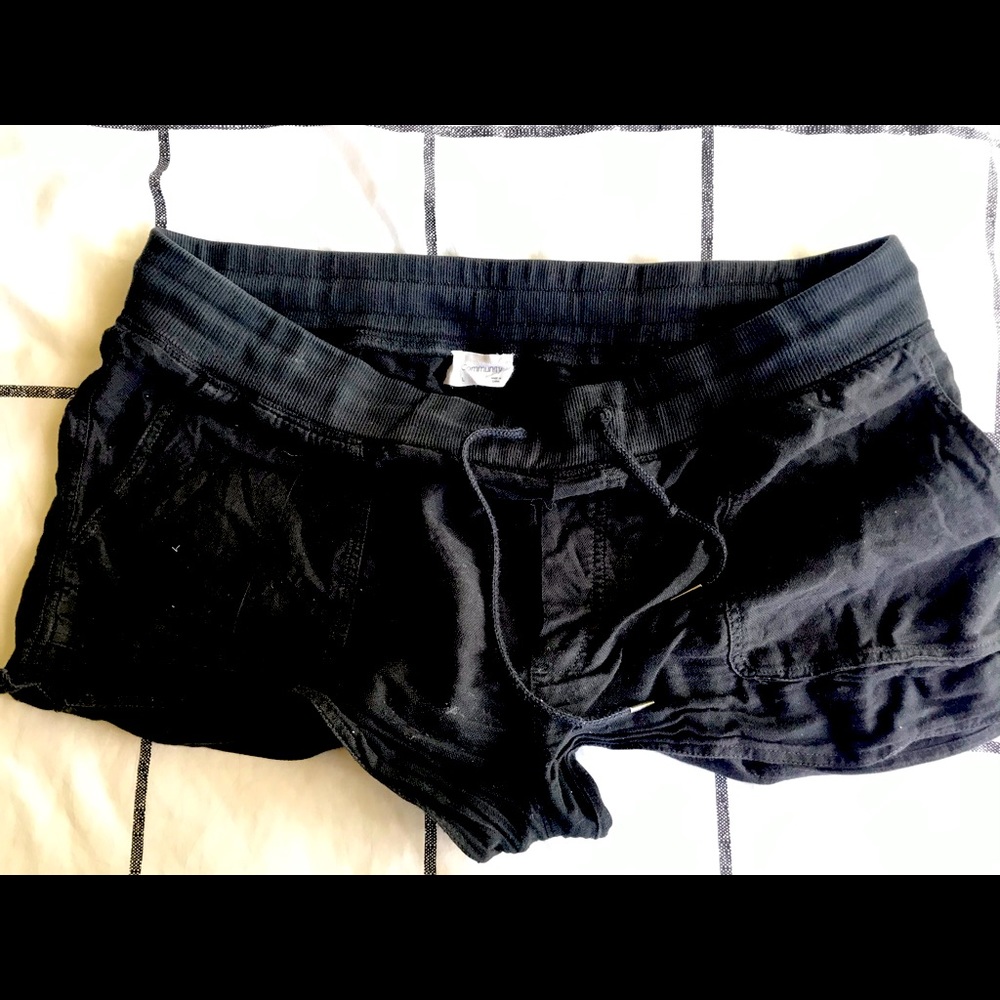 COMMUNITY shorts
